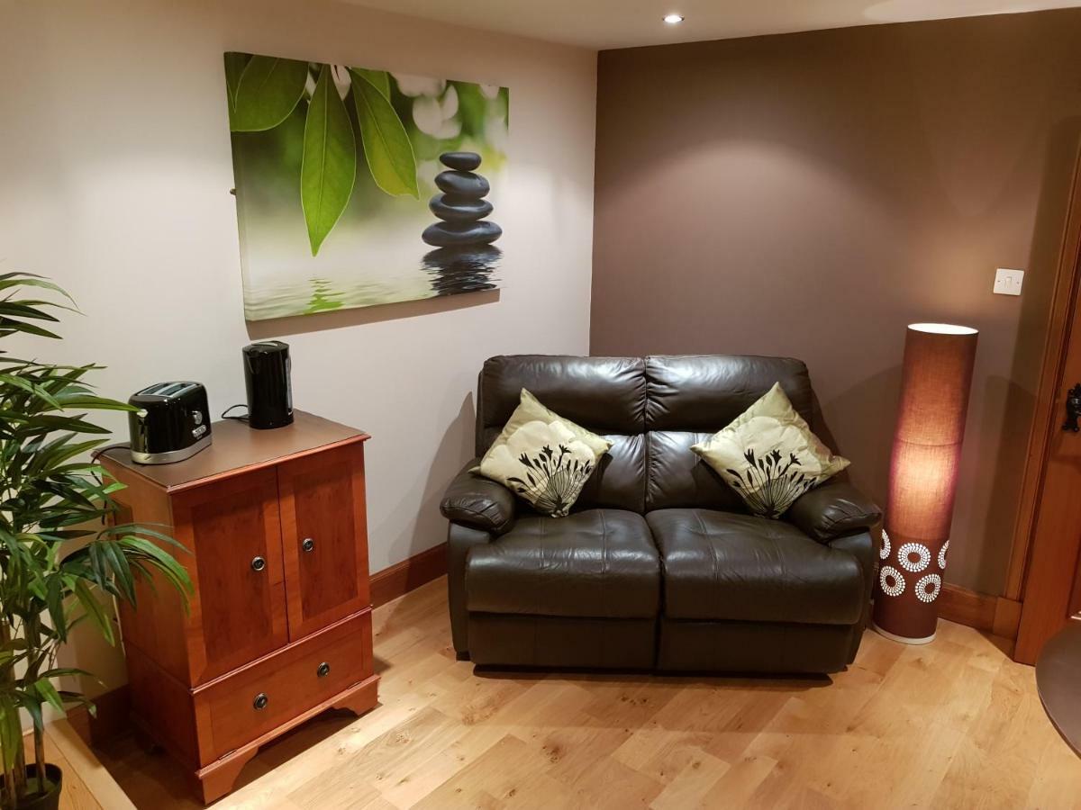 The Smiddy Suite Ellon ภายนอก รูปภาพ
